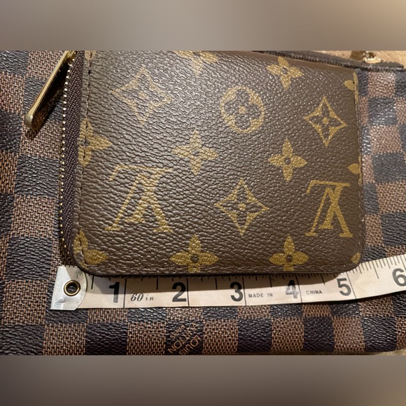 LVee logo monogram zip wallet with card holder to match your bag or purse 💕🔥🔥 - Picture 3 of 4